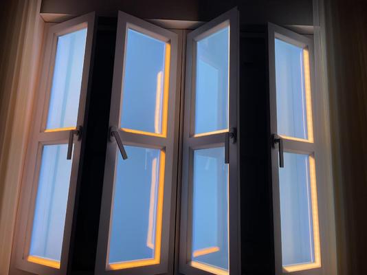 160W Smart Window Light 10000 Lumens Mesh5.0/DALI/0-10V Control Transform Dark Spaces with Light Color 2100-7500K Długość życia 50